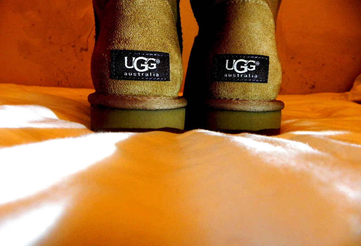 UGG našitek na škornjih