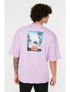 Trendyol lila moška prevelika / široko rezana majica s kratkimi rokavi z vratom posadke s fotografijo. 100% bombaž.
