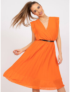 Fashionhunters Oranžna midi obleka s sklopko Morski izrez