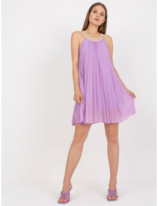 Fashionhunters Svetlo vijolična nagubana obleka ene velikosti z okroglim izrezom