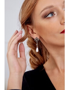 FASARDI Elegant long earrings with silver pearls