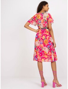 Fashionhunters Roza nagubana cvetlična obleka s kratkimi rokavi