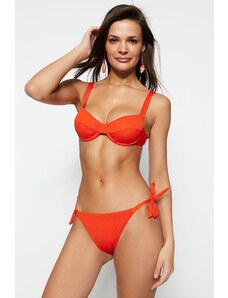 Trendyol rdeča spodnja žica, teksturiran bikini vrh