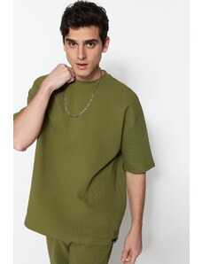 Trendyol Limited Edition Khaki moški preveliki 100% bombaž z etiketo, teksturirana osnovna debela debela majica.
