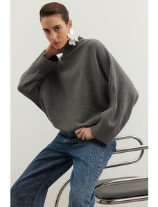 Trendyol antracit mehak teksturiran široko prilegajoč pulover za pletenine