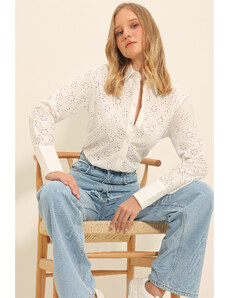 Trend Alaçatı Stili Women's Ecru Wide Cuffed Scallop Embroidered Shirt