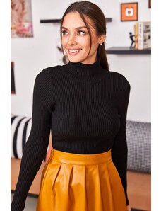 Armonika ženski črni pulover