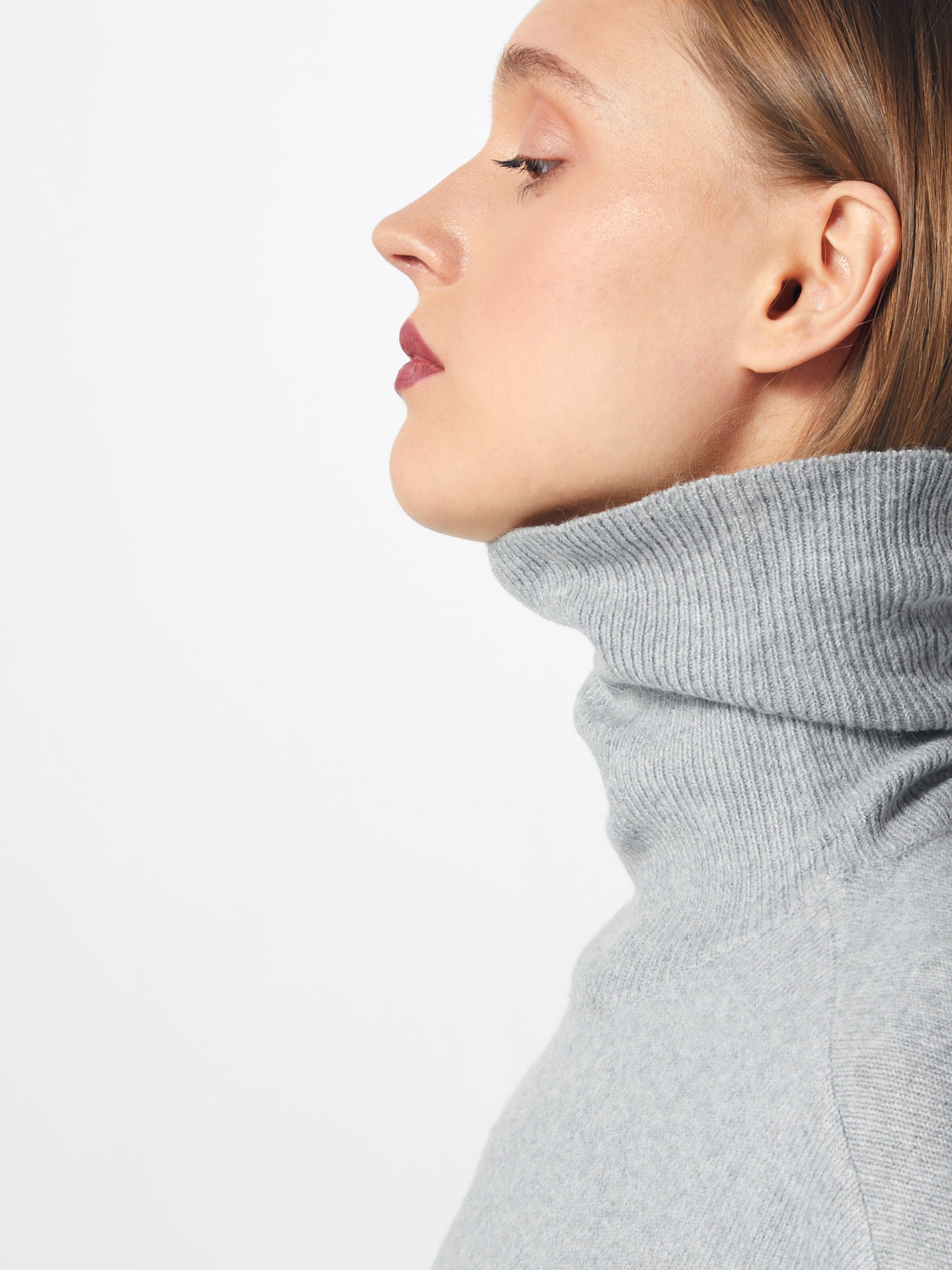 VERO MODA Pletena obleka svetlo siva