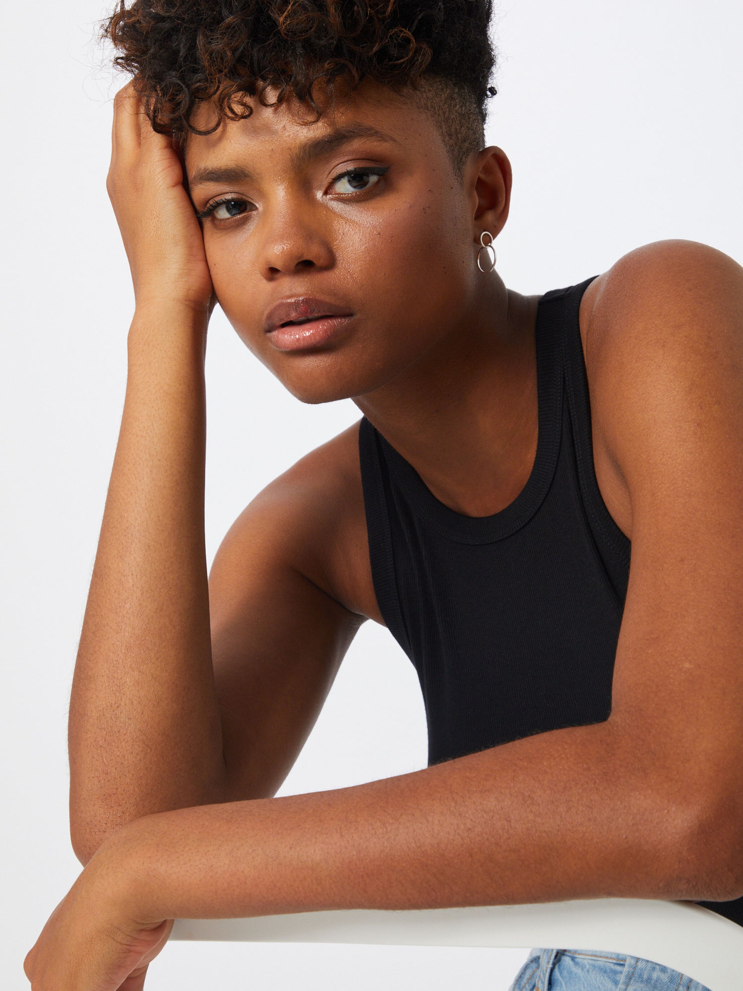 modström Top 'Igor' črna