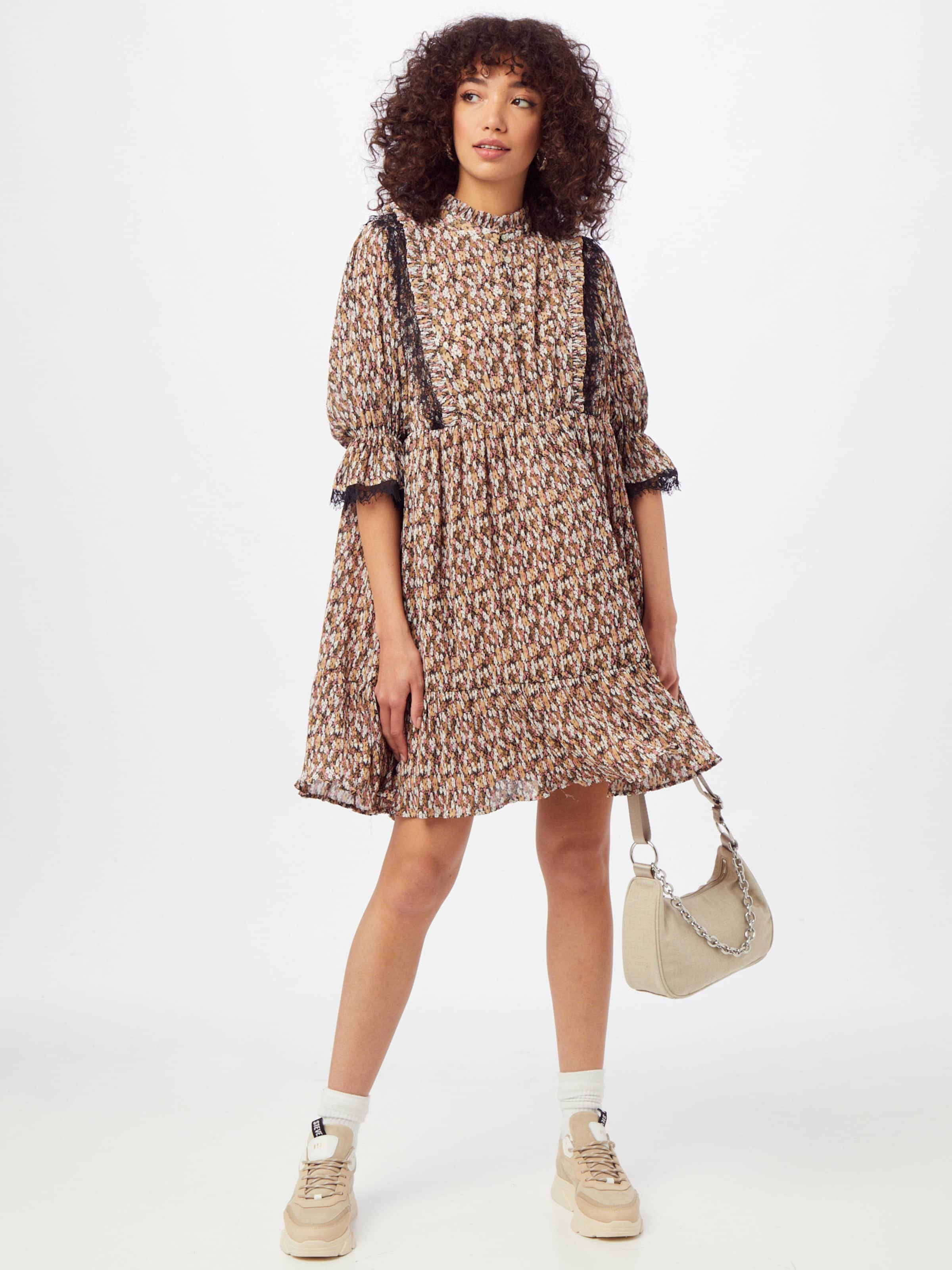 Sofie Schnoor Obleka kamela / rjava / roza / bela