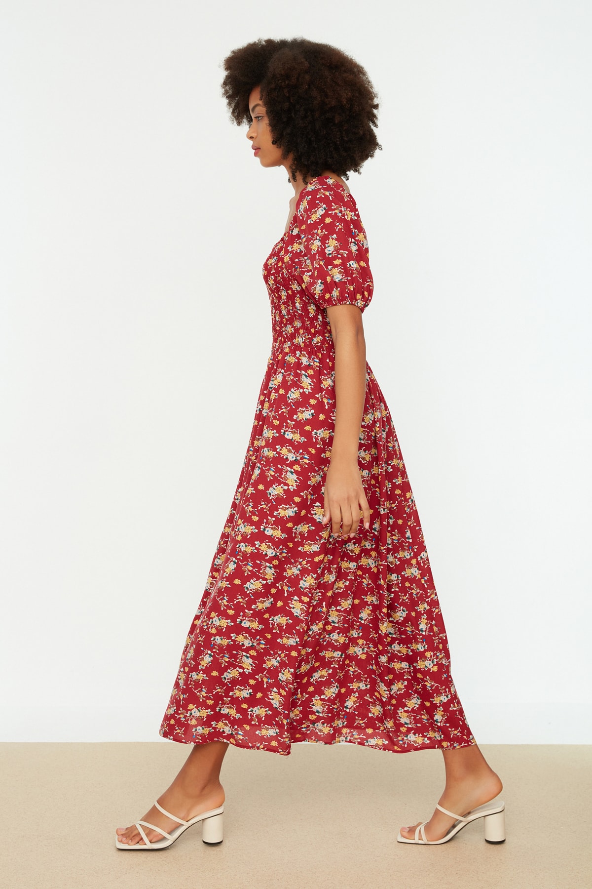 Ženska obleka Trendyol Floral Patterned