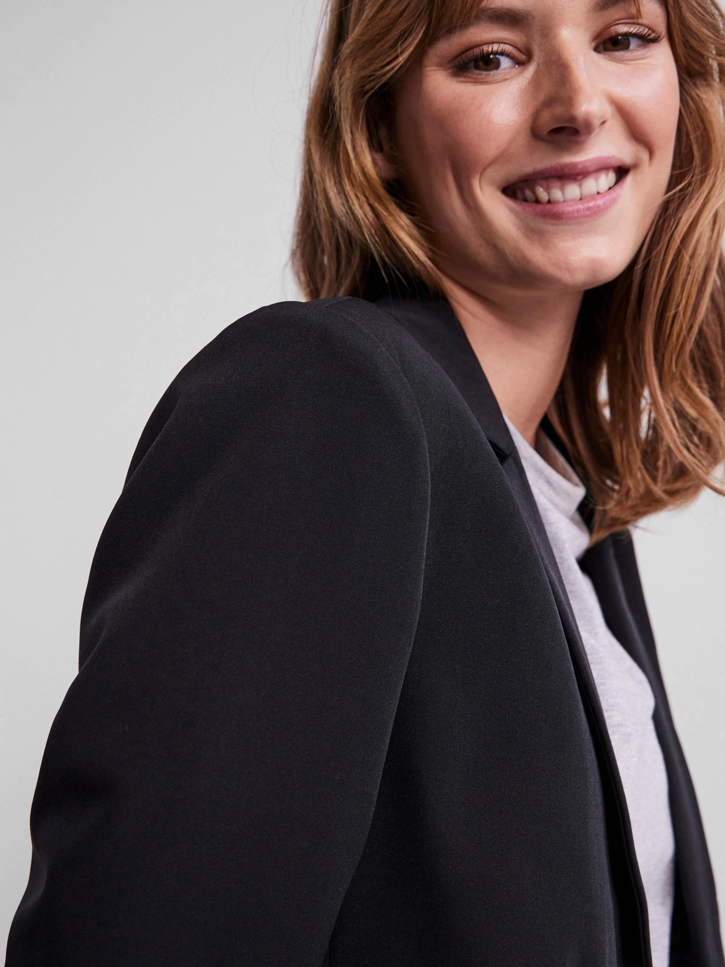 PIECES Blazer 'Bozzy' črna