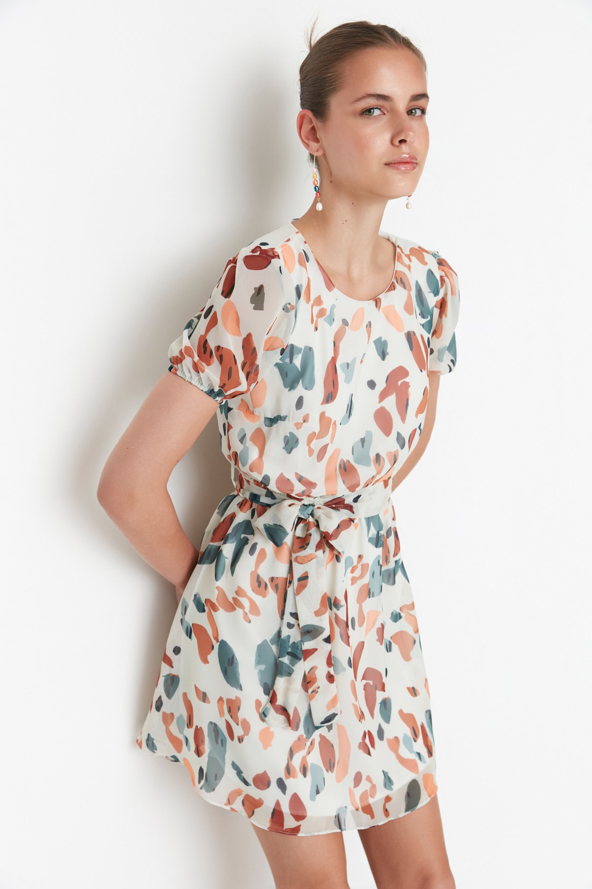 Ženska obleka Trendyol Ecru