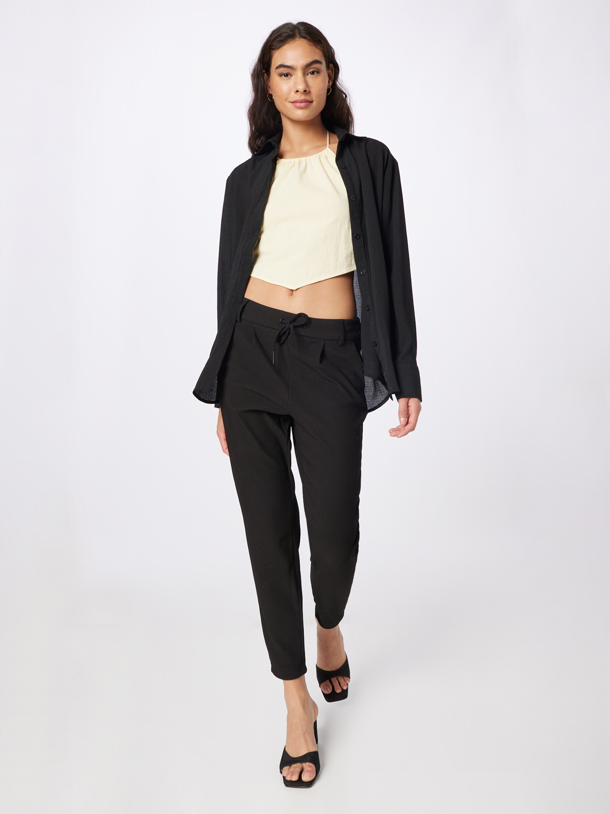 ONLY Hlače z naborki črna