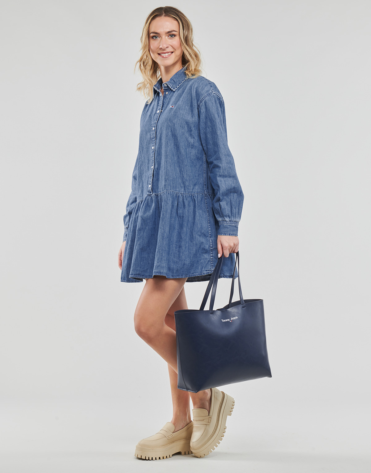 Tommy Jeans Kratke obleke TJW CHAMBRAY SHIRT DRESS Tommy Jeans