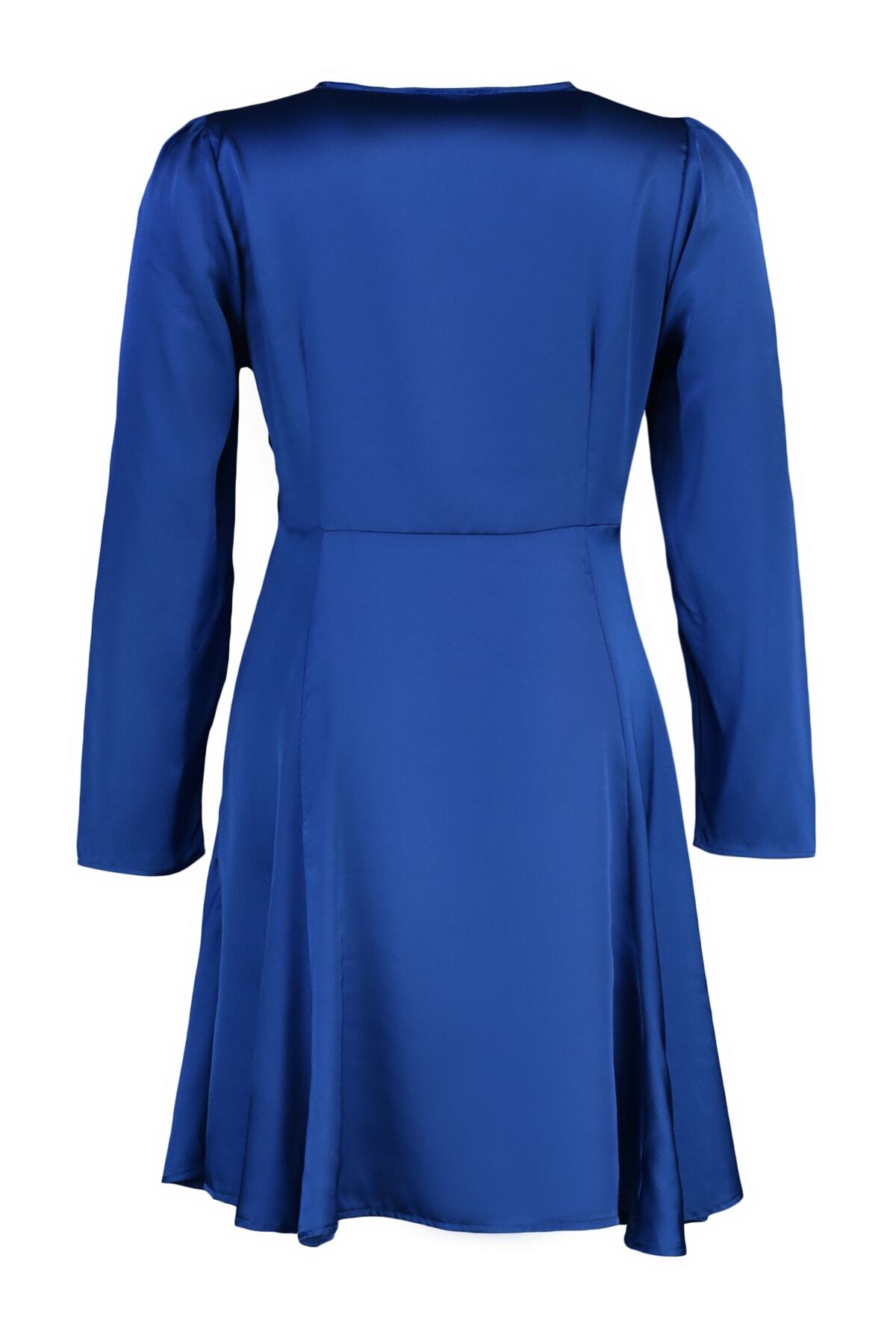 Trendyol krivulja Indigo gumb Podrobna satenska tkana obleka