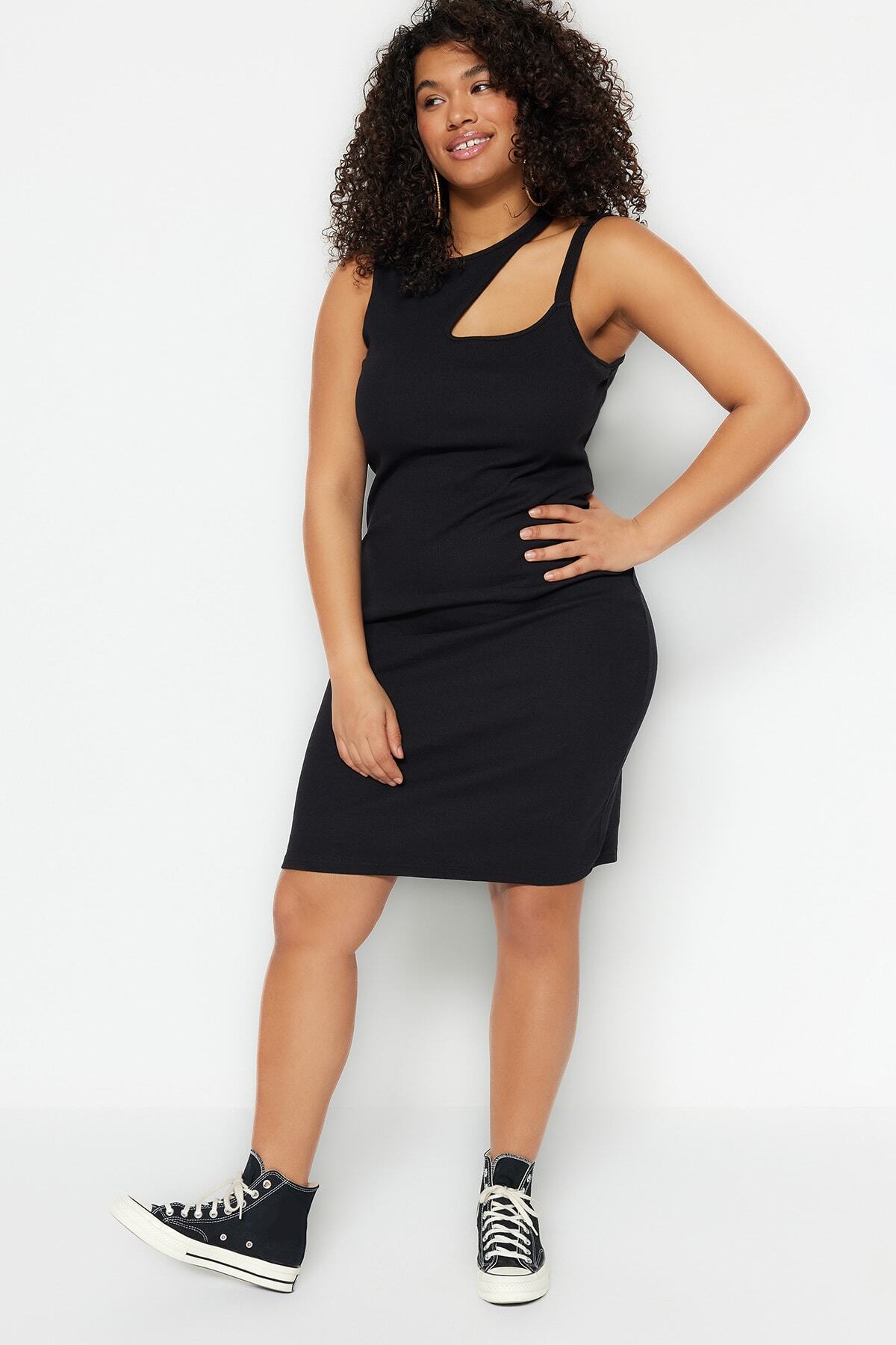 Trendyol krivulja Črna izrezana podrobna pletena obleka