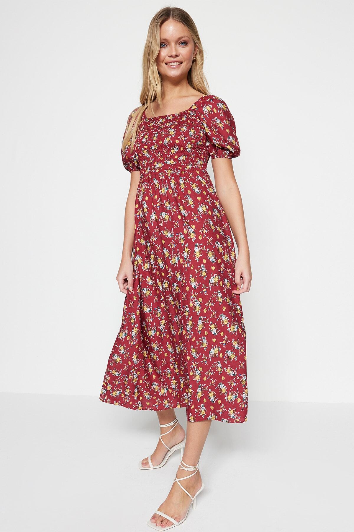 Ženska obleka Trendyol Floral Patterned