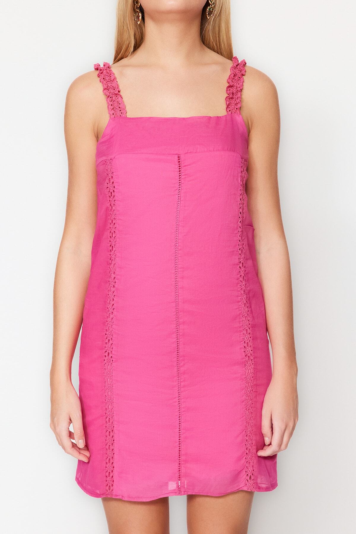 Trendyol roza naravnost rezana mini obleka s tkano podlogo in čipkastim detajlom