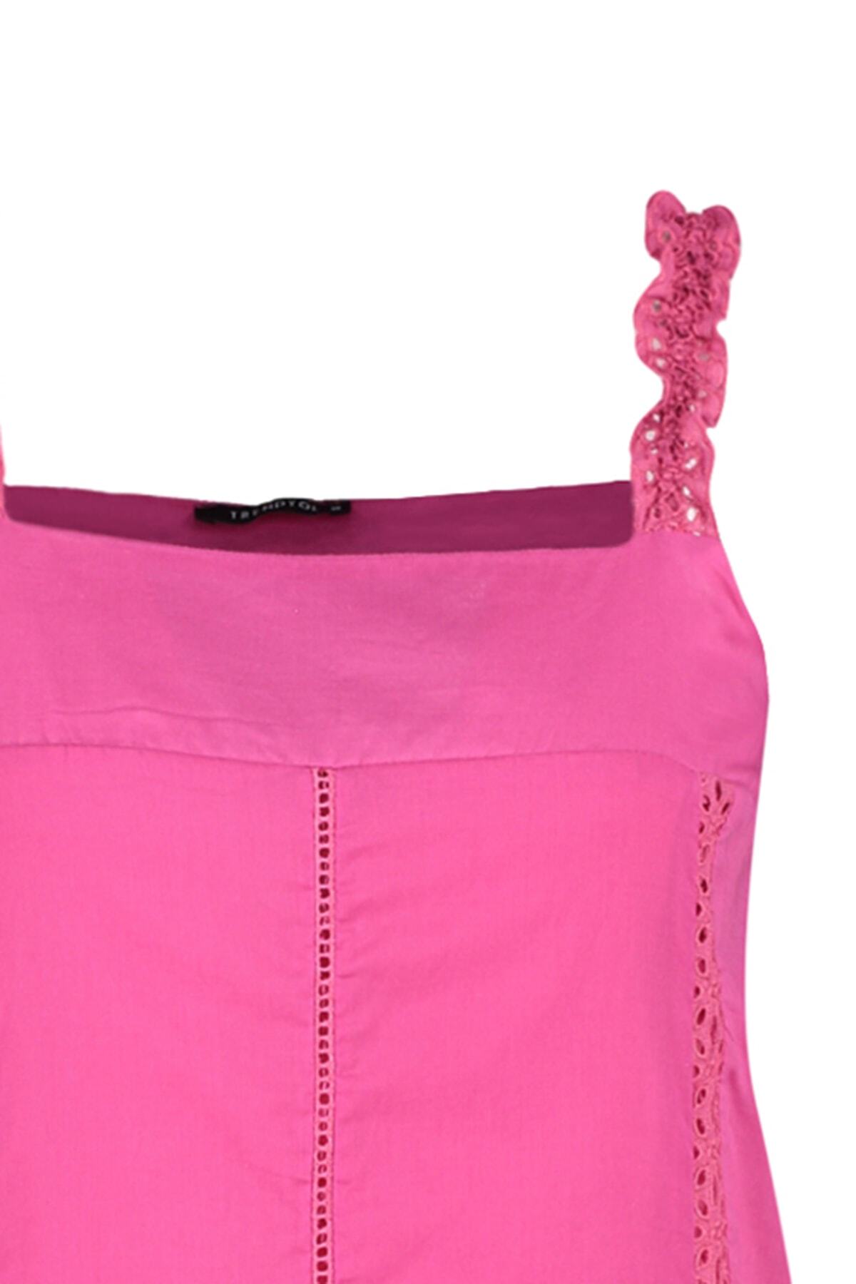 Trendyol roza naravnost rezana mini obleka s tkano podlogo in čipkastim detajlom