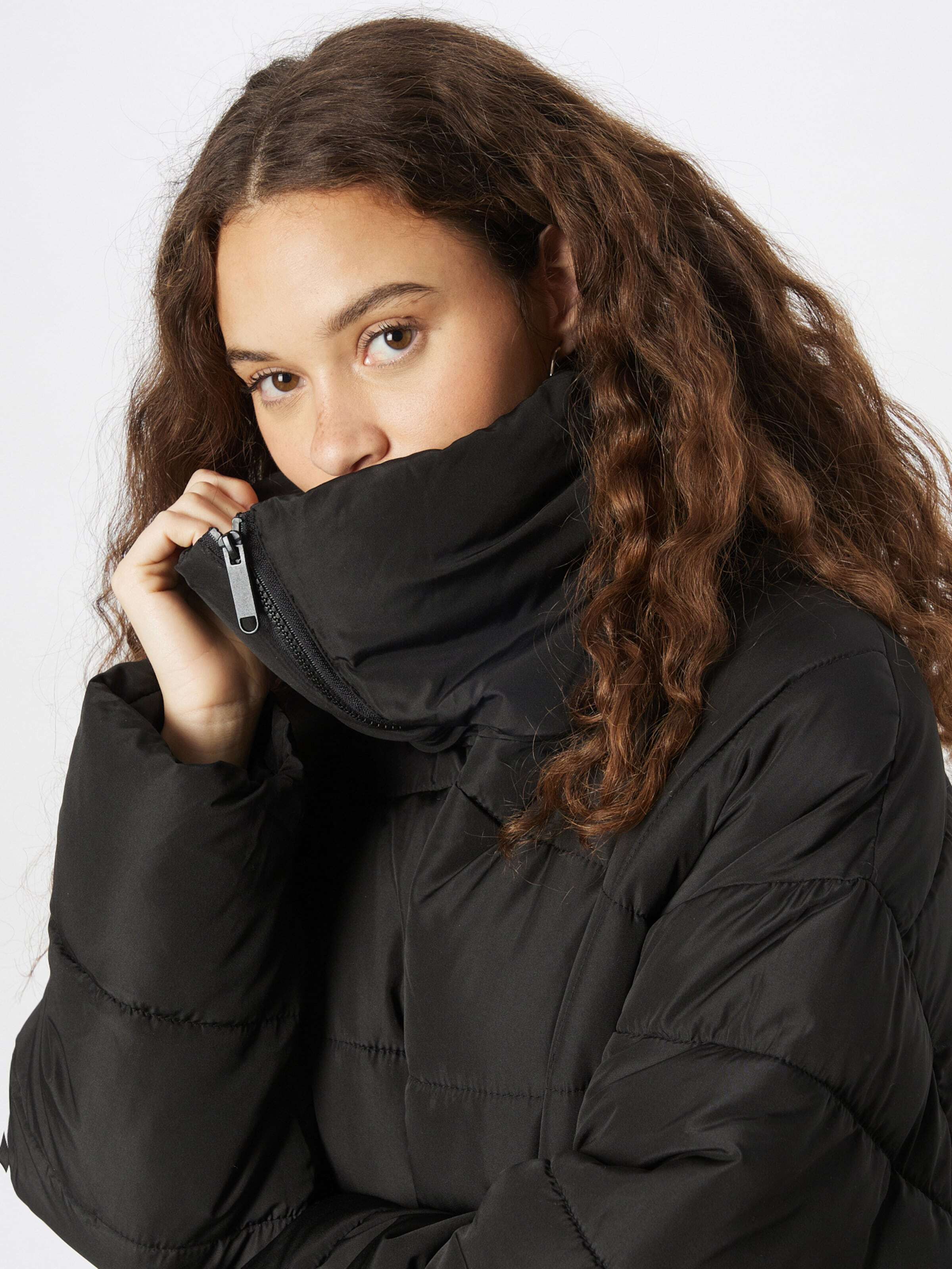 Dorothy Perkins Prehoden plašč črna