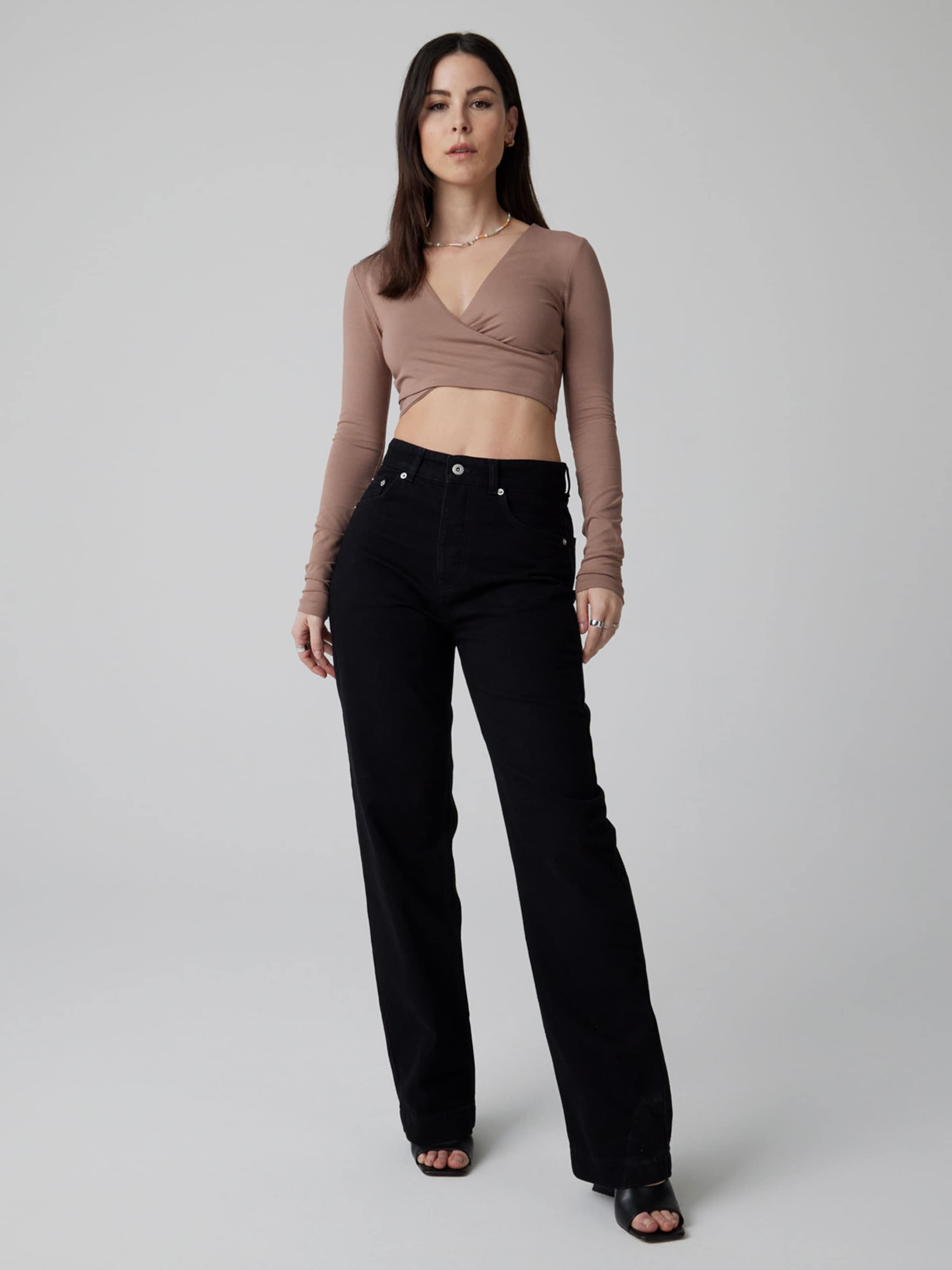 A LOT LESS Majica 'Ivana' svetlo rjava