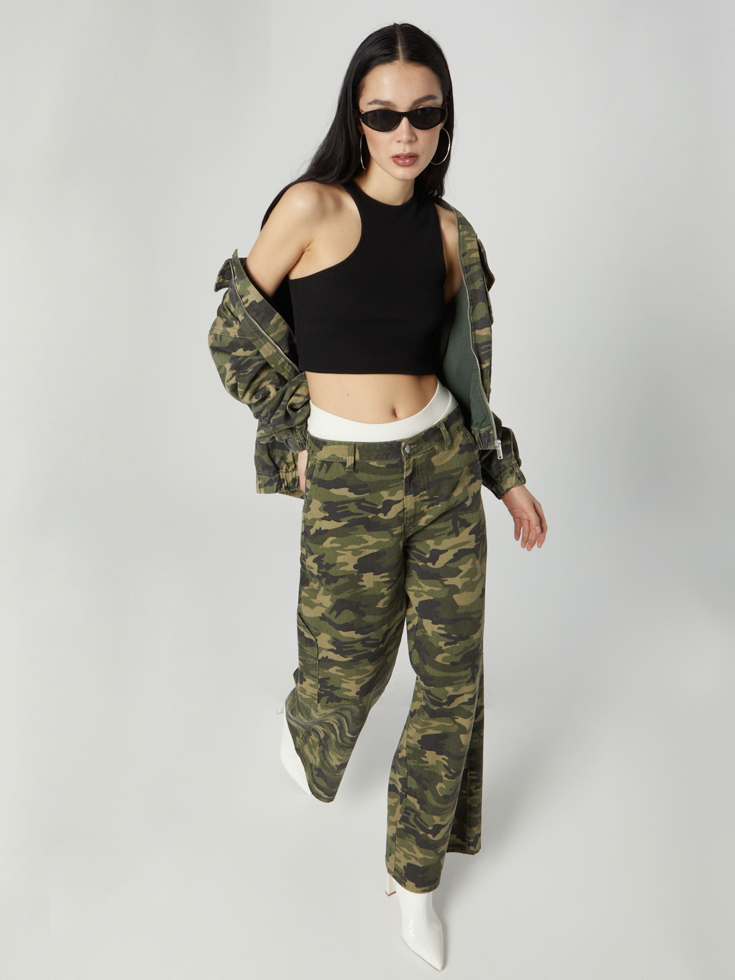 ABOUT YOU x Chiara Biasi Top 'Suki' črna