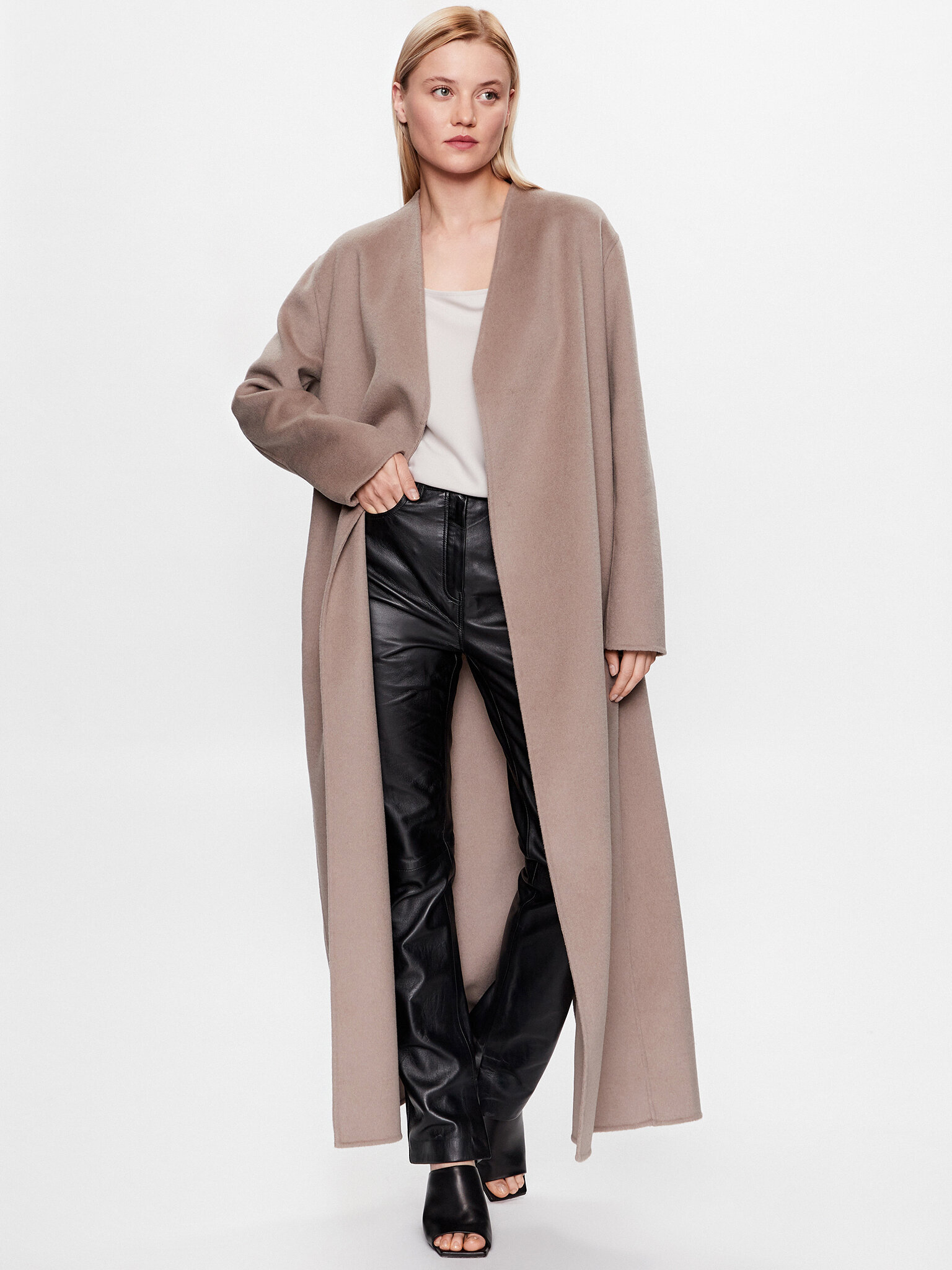 Volneni plašč Calvin Klein