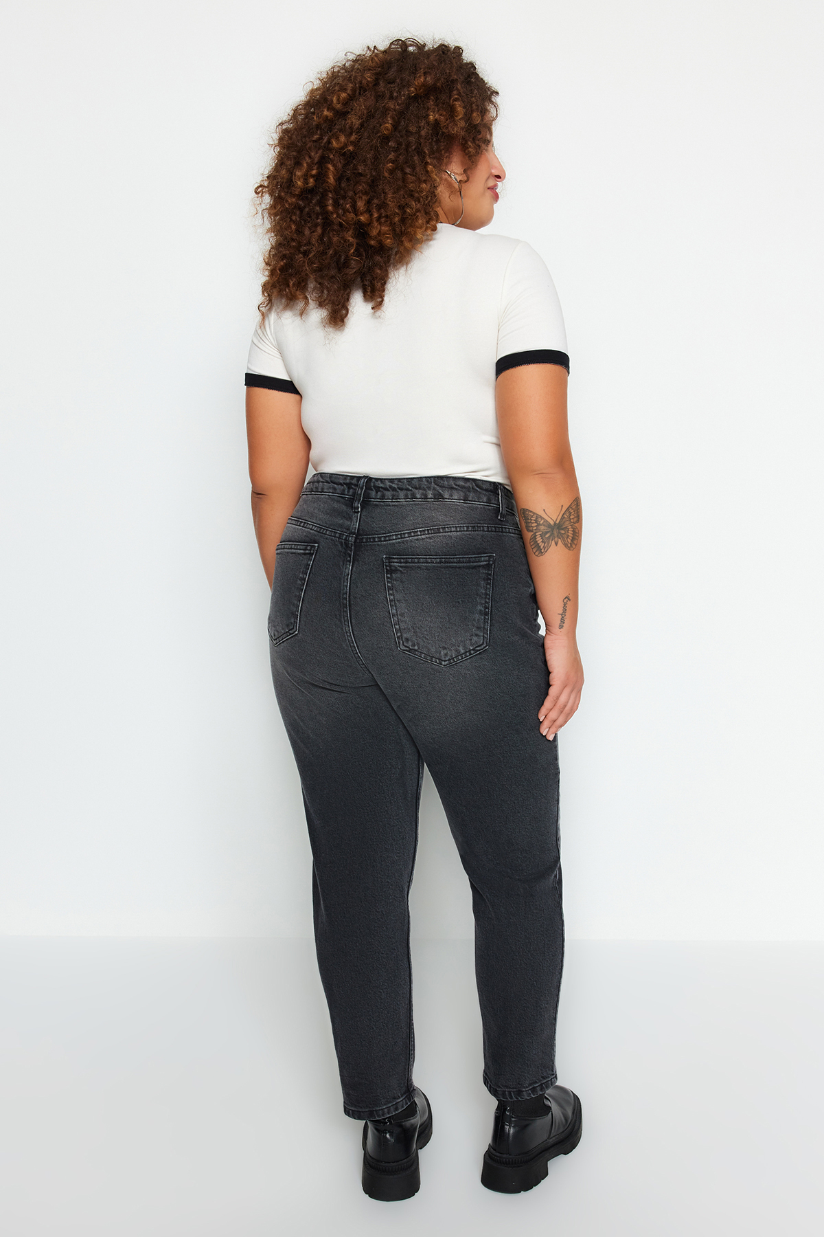 Trendyol krivulja Črni visok pas Mama Jeans