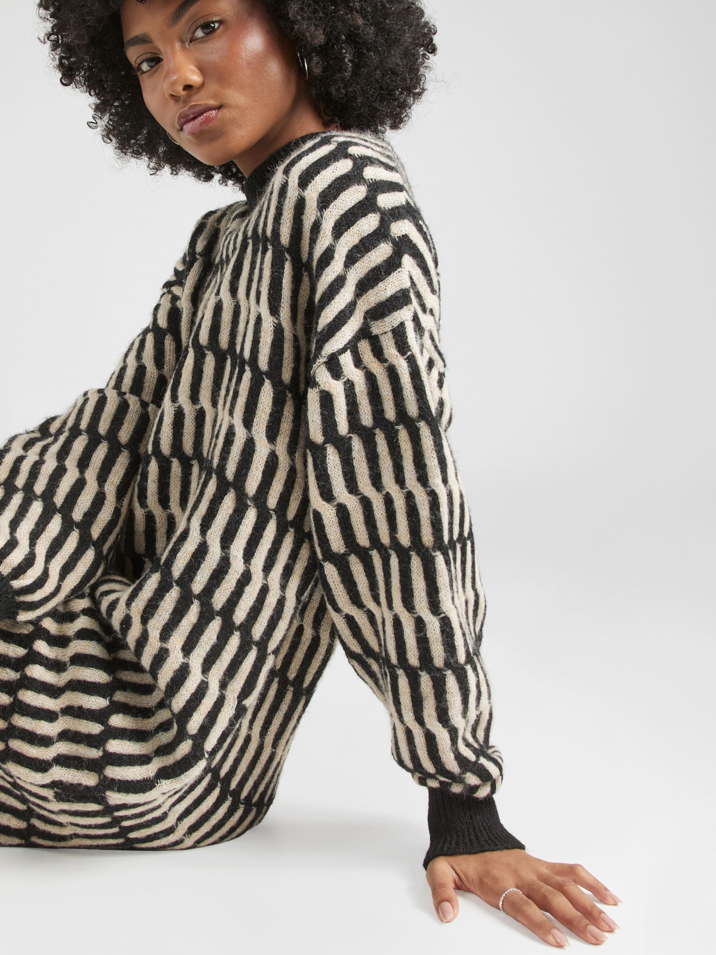 florence by mills exclusive for ABOUT YOU Pletena obleka 'Windy Drive' črna / bela