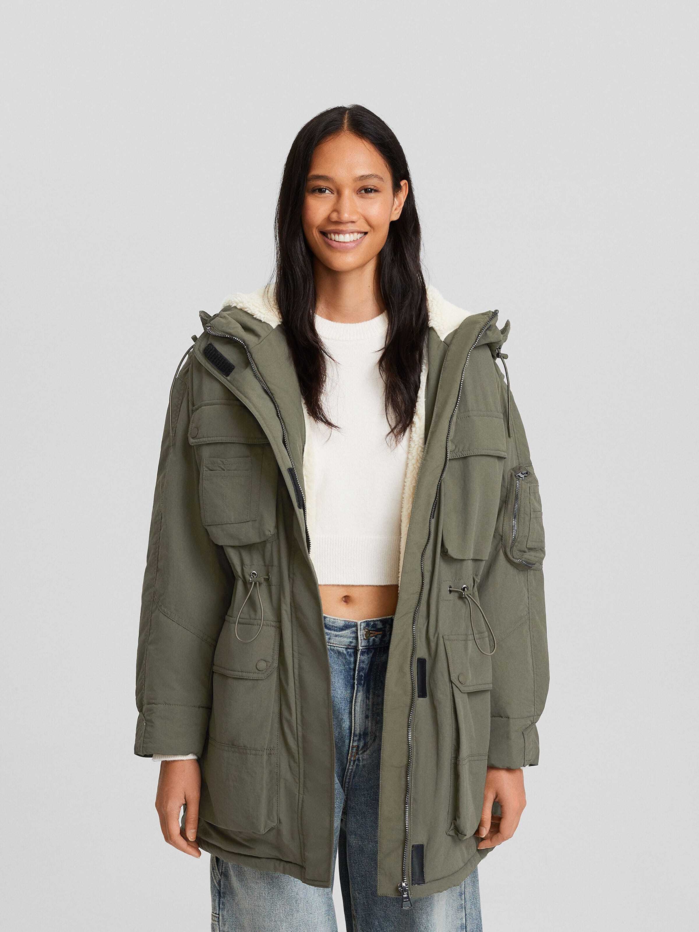 Bershka Prehodna jakna kaki / volneno bela