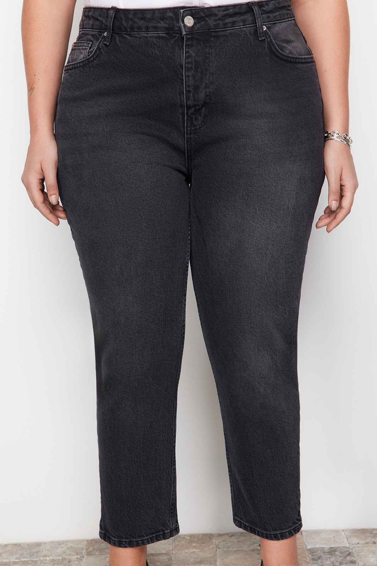 Trendyol krivulja Črni visok pas Mama Jeans