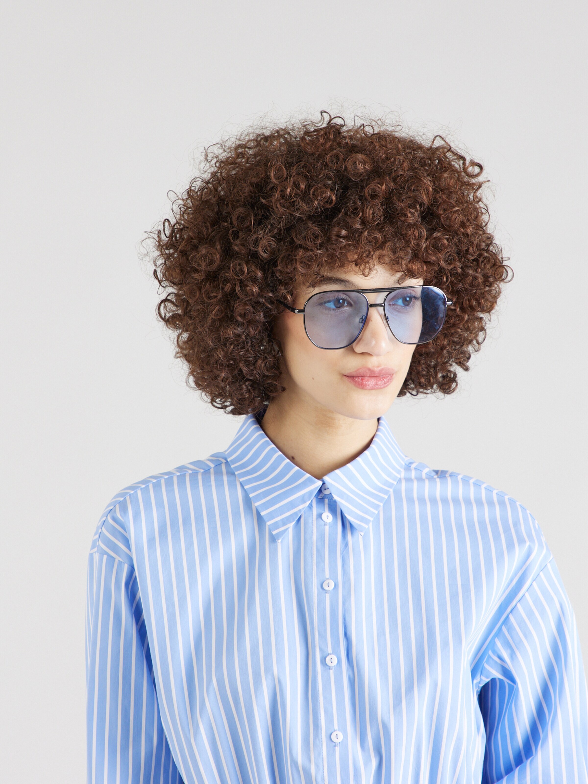 ABOUT YOU x Iconic by Tatiana Kucharova Dolga srajca 'Rose' nebeško modra / bela