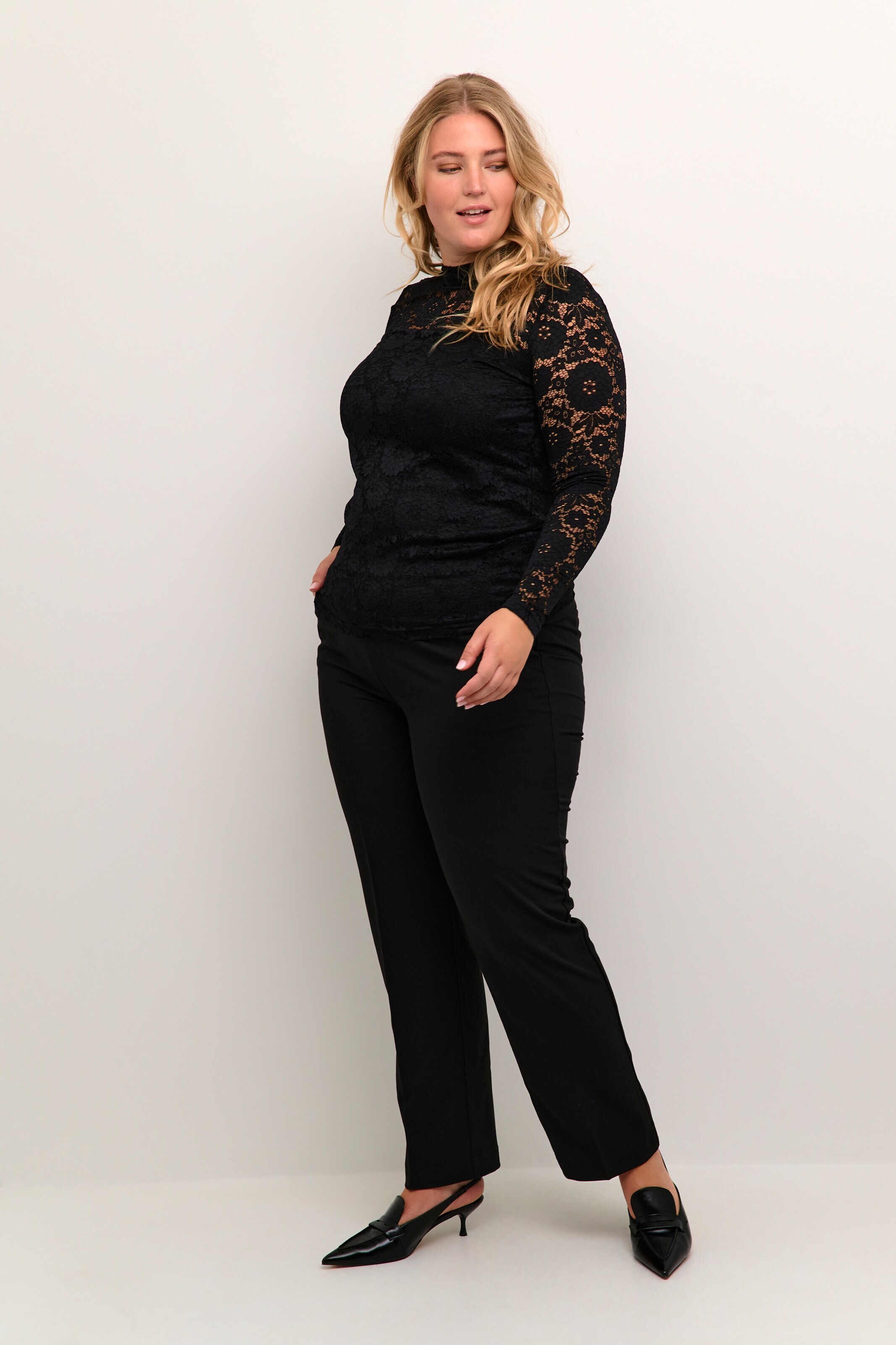 KAFFE CURVE Majica 'Elga' črna