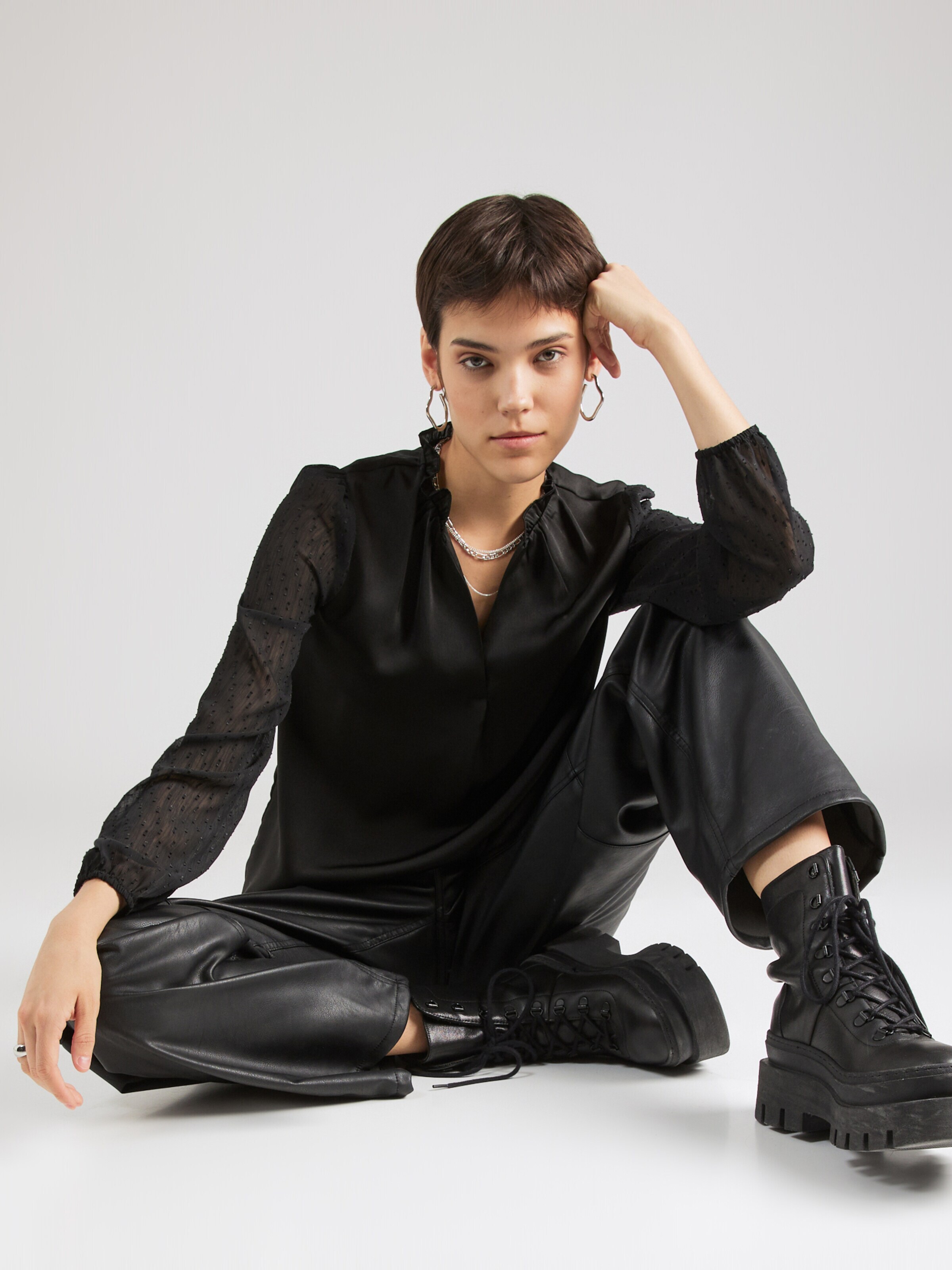 ABOUT YOU Bluza 'Laurina' črna