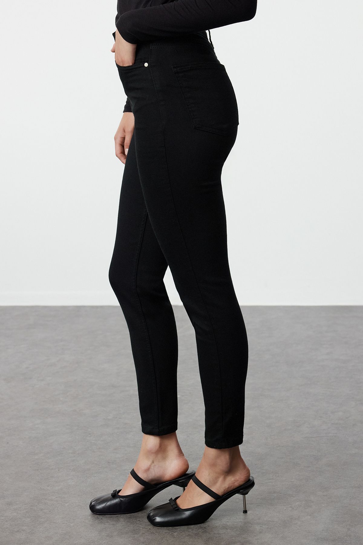 Ženske kavbojke Trendyol Skinny