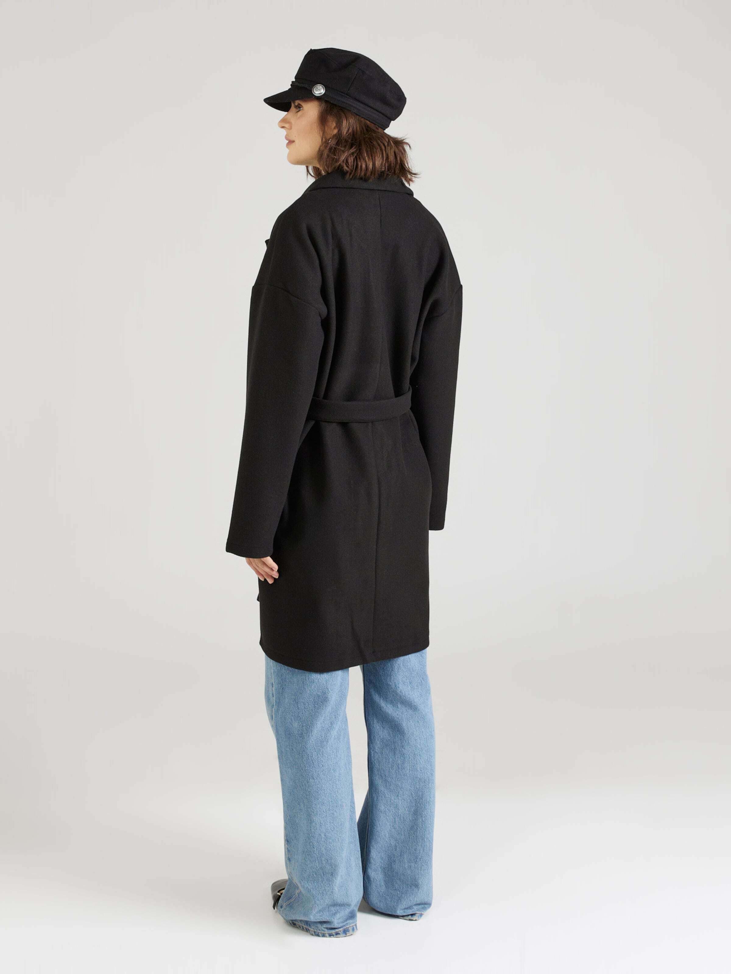 PIECES Prehoden plašč črna