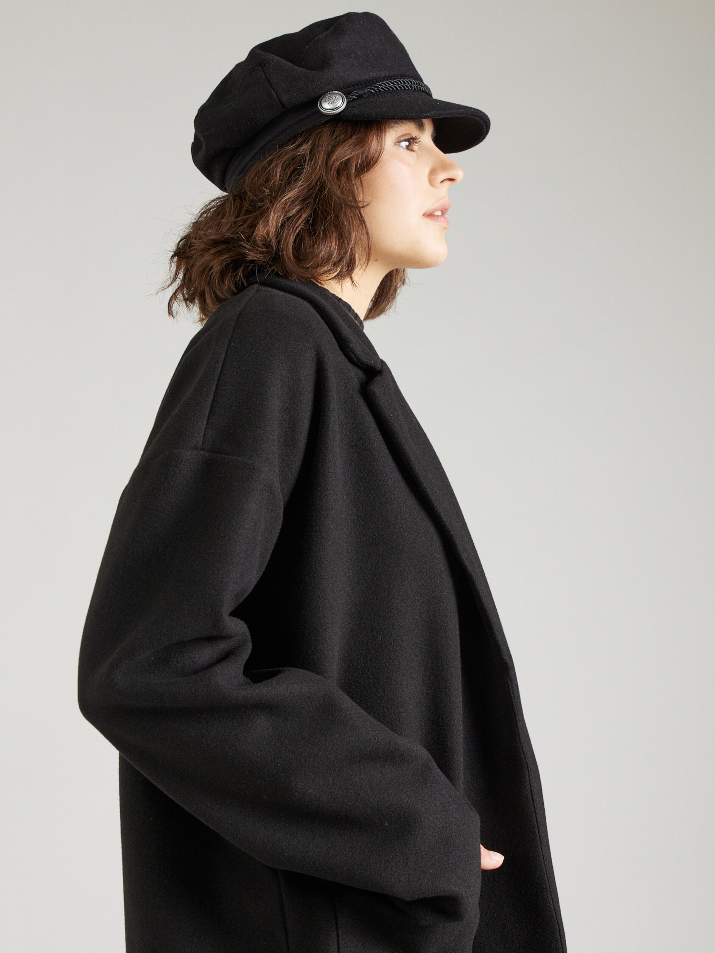 PIECES Prehoden plašč črna