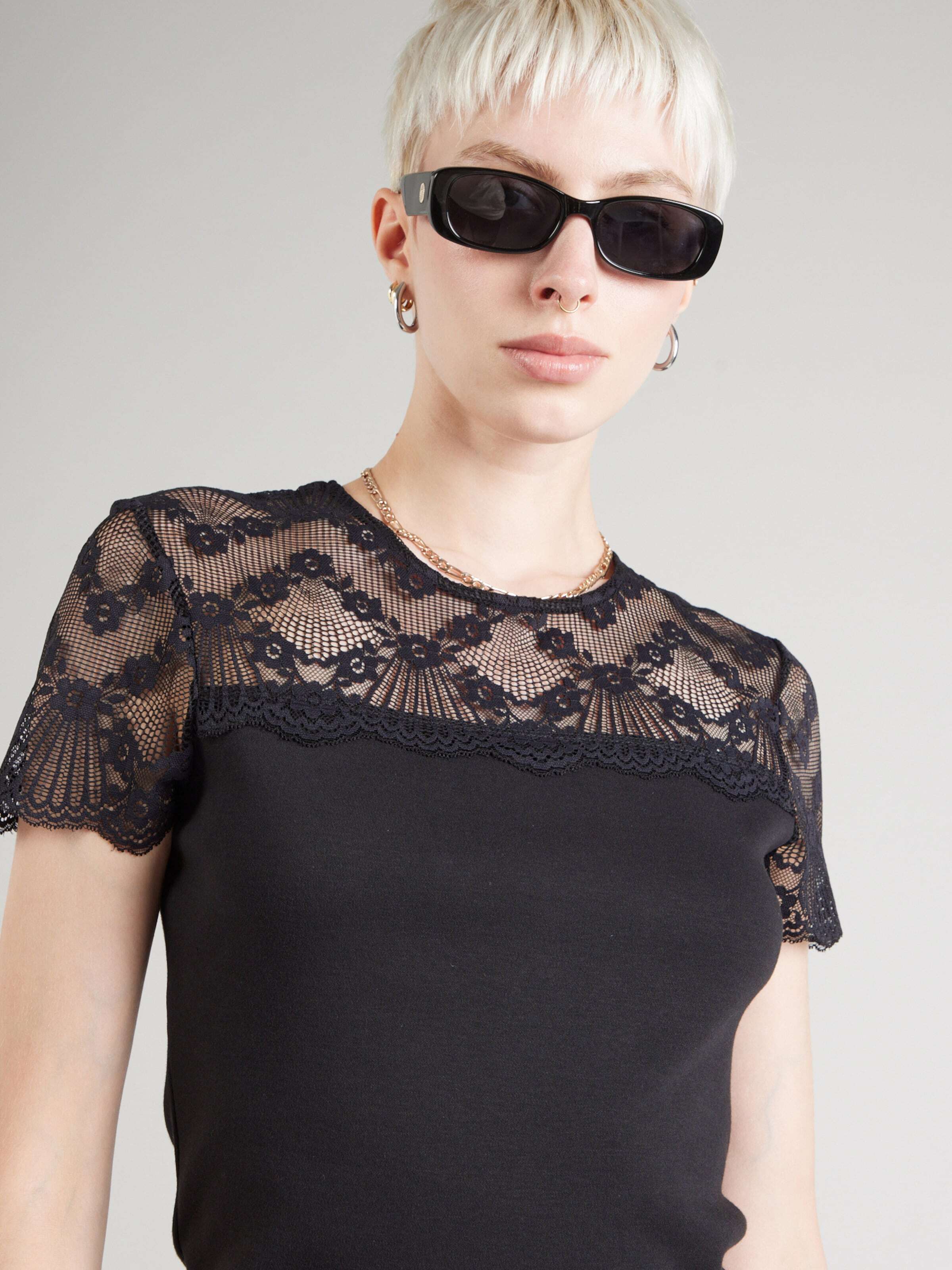 ABOUT YOU Majica 'Auguste' črna