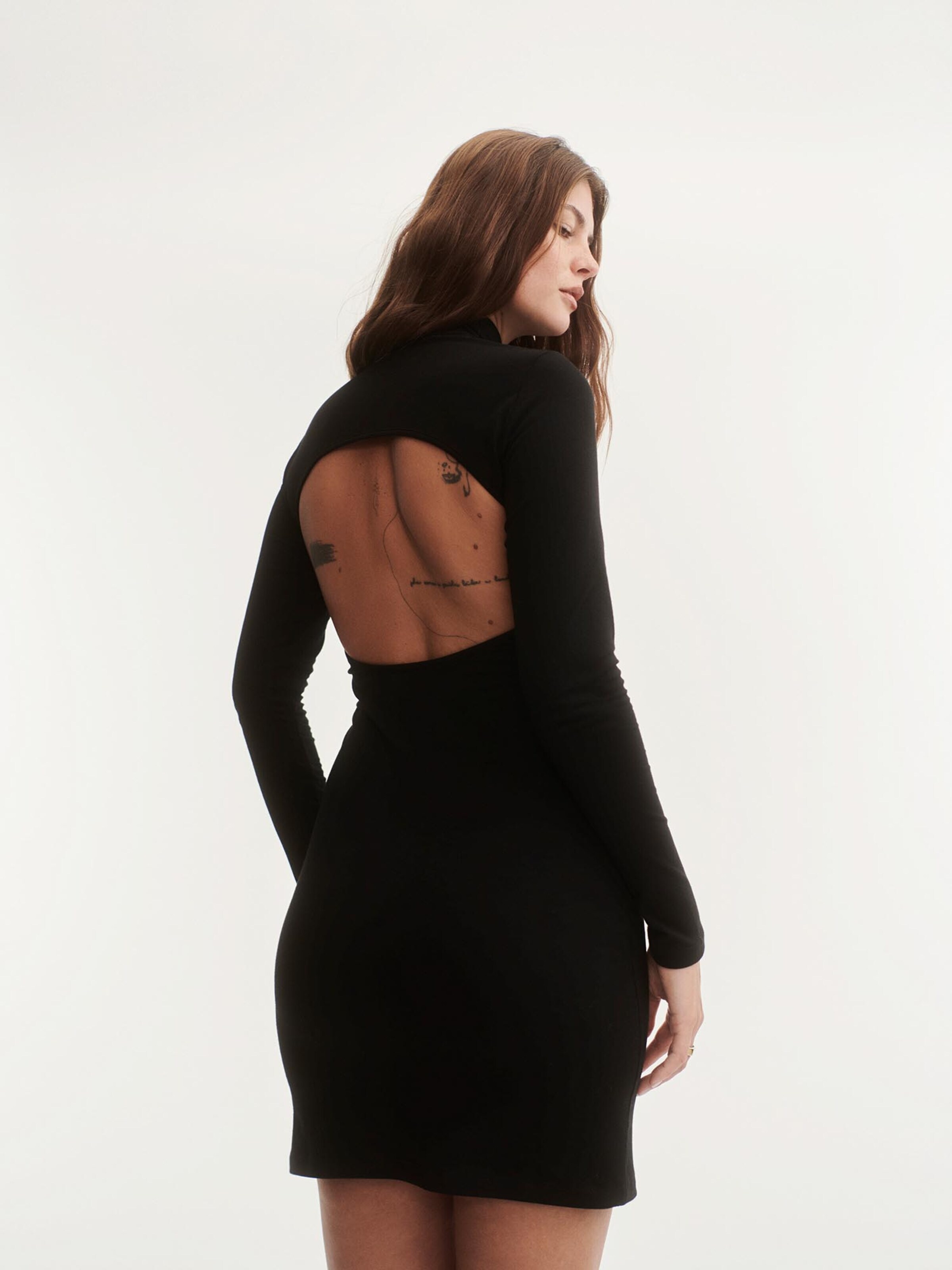 ABOUT YOU x Laura Giurcanu Obleka črna