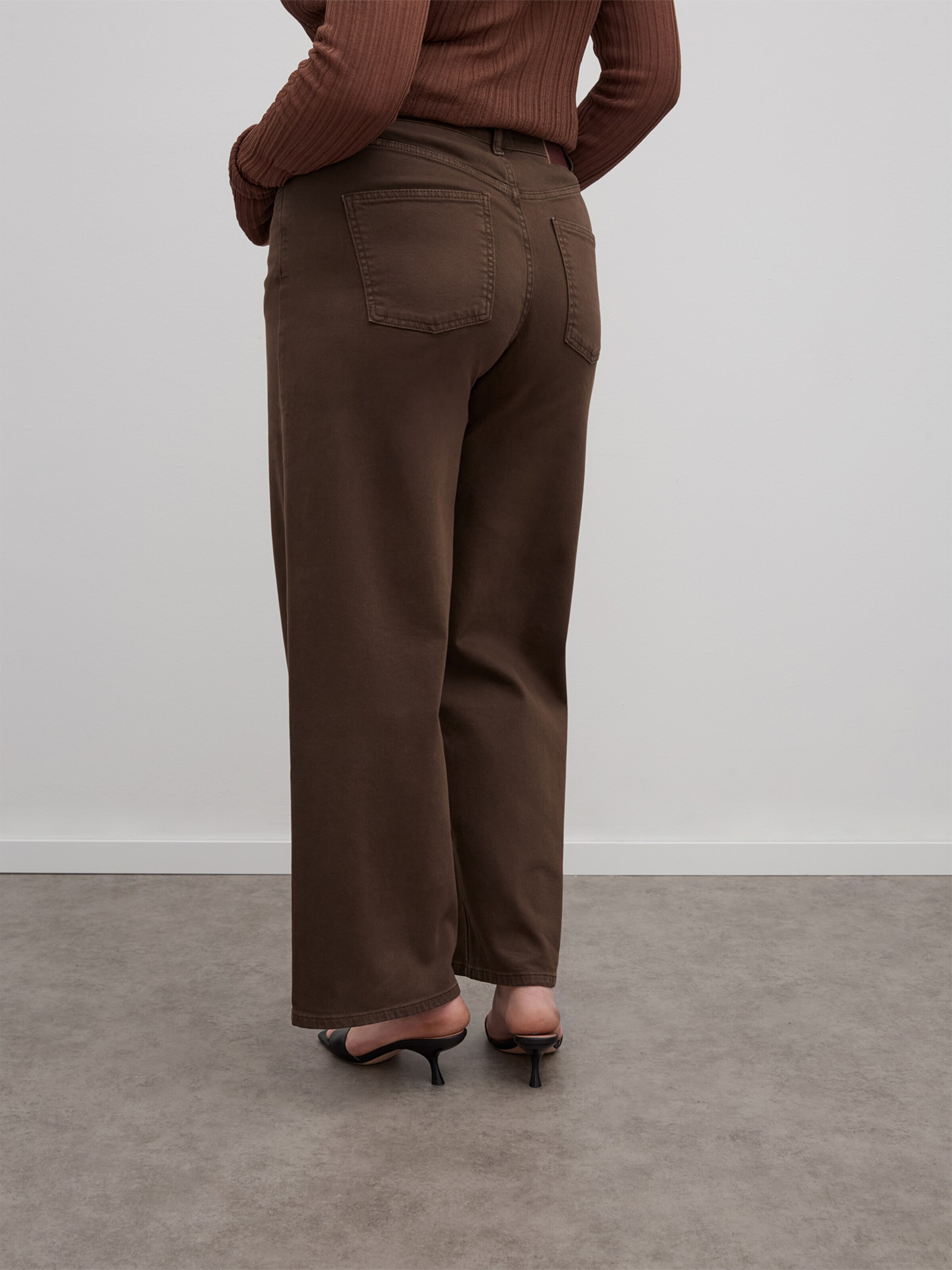 RÆRE by Lorena Rae Kavbojke temno rjava