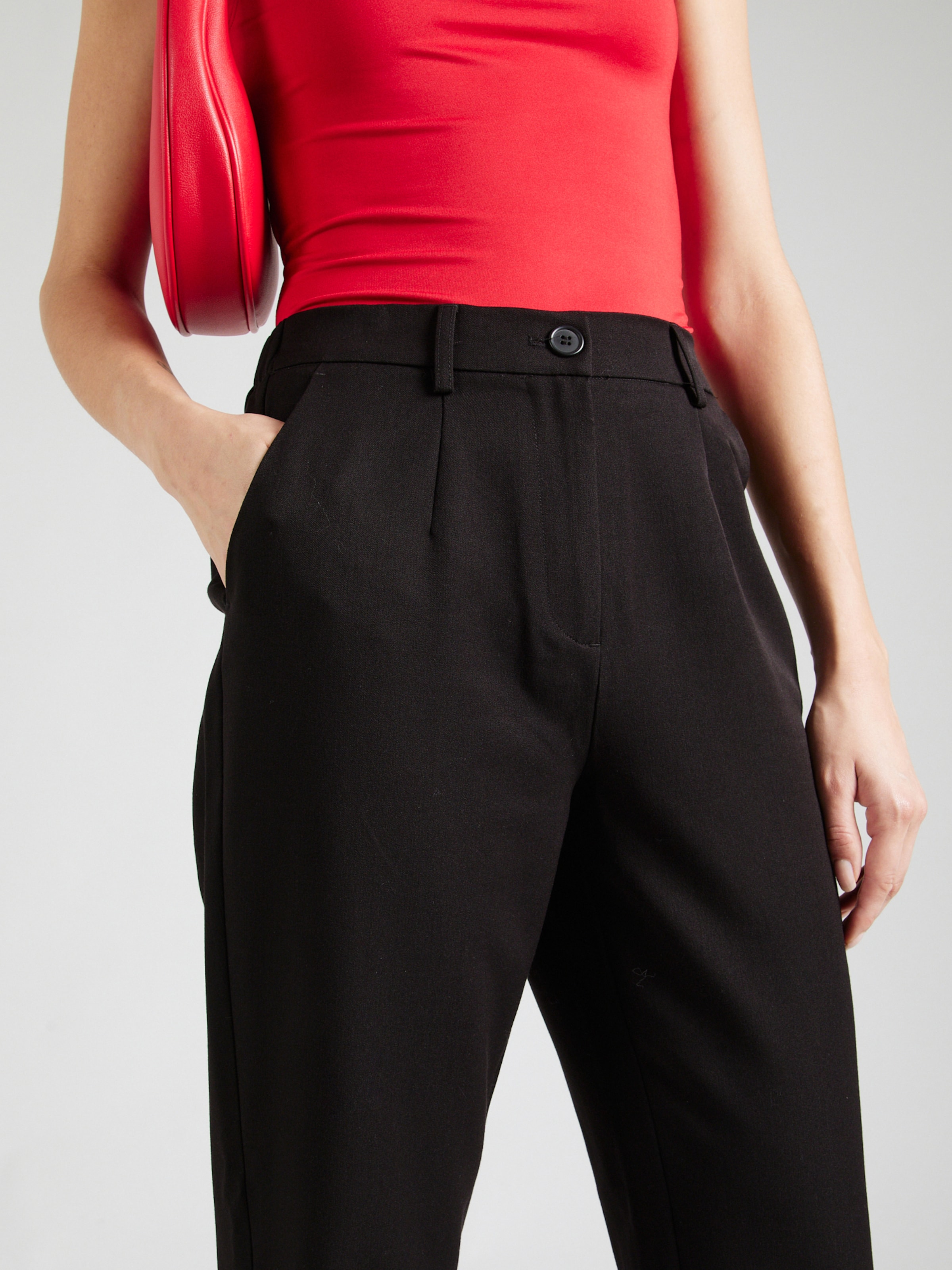 PIECES Hlače z naborki 'Kamil' črna