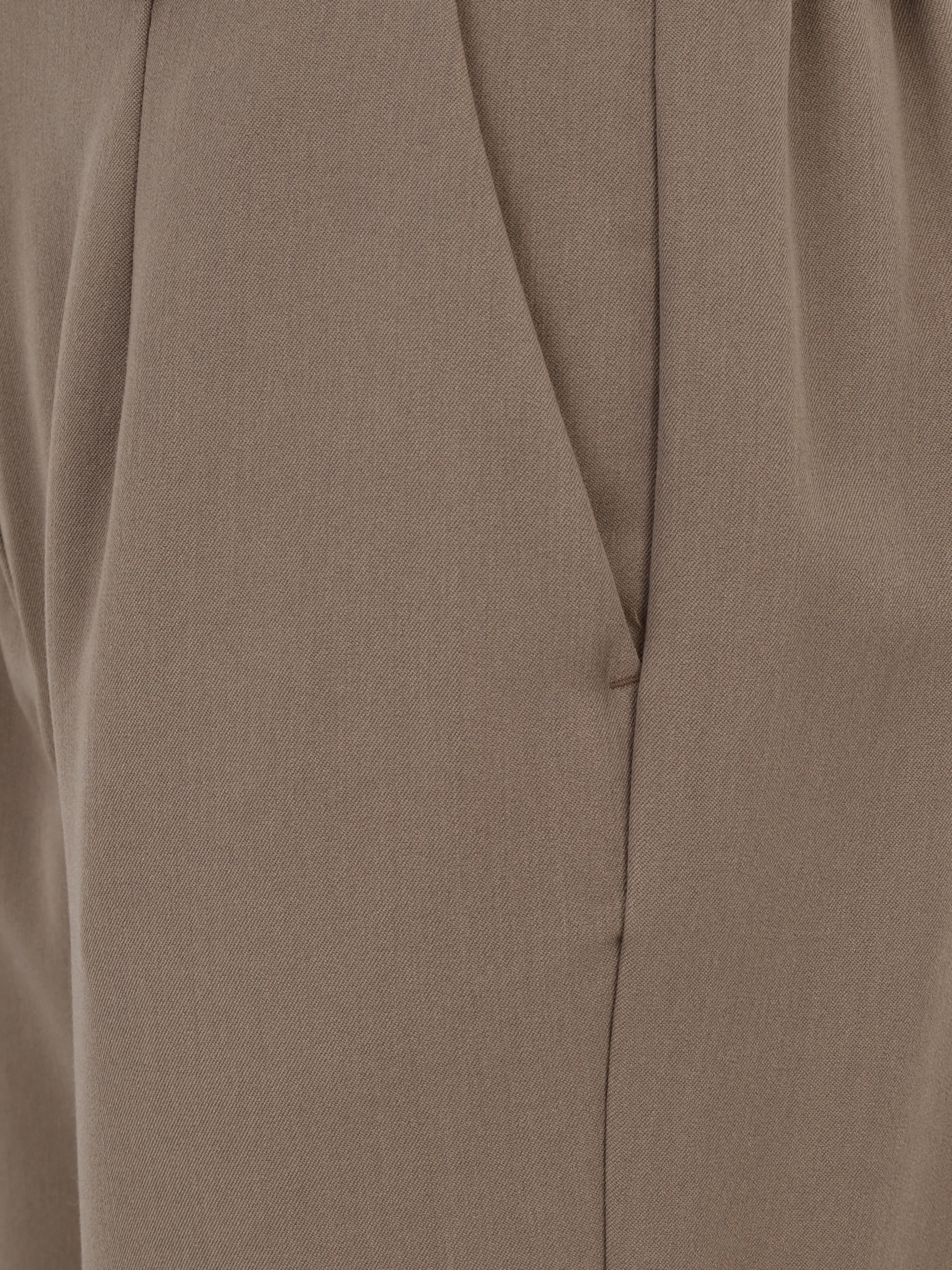 PIECES Hlače z naborki 'PCKamil' mokka