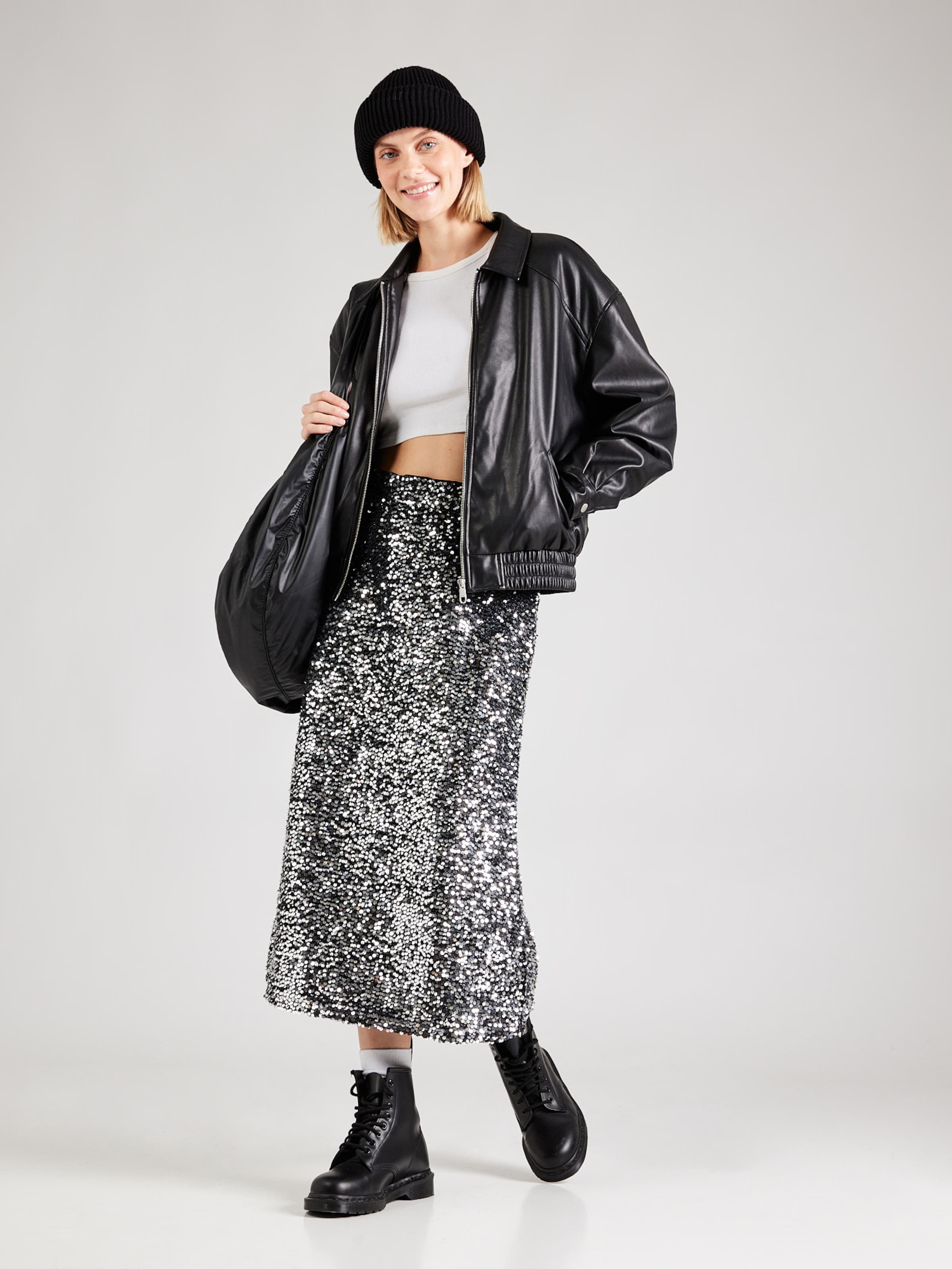 PIECES Krilo 'PCSERENA' črna / srebrna