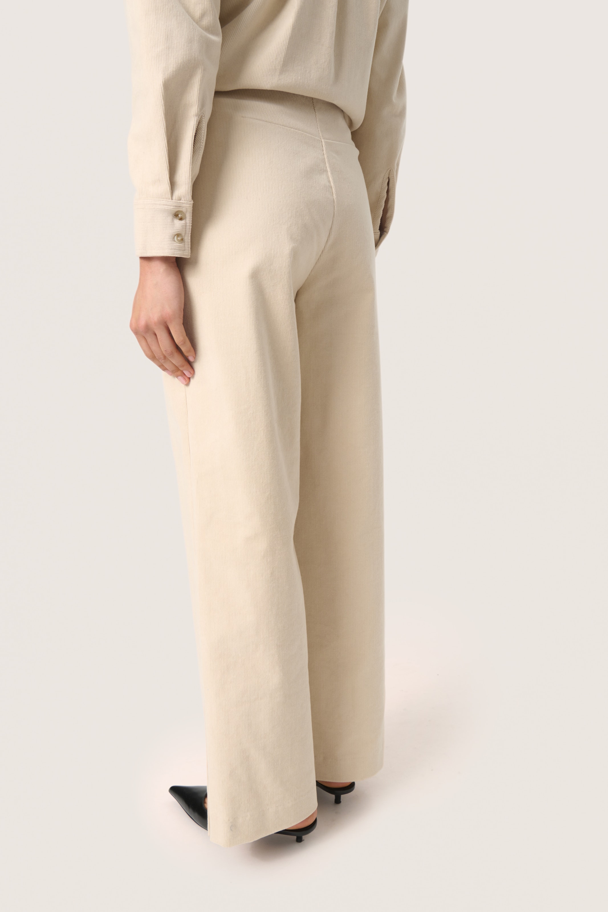 SOAKED IN LUXURY Hlače 'Helle' bež