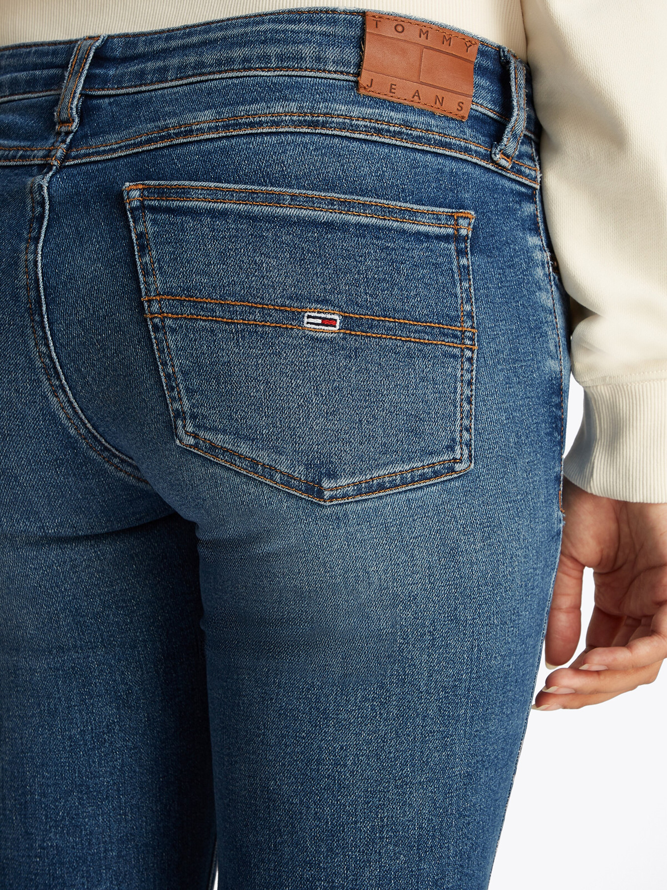 Tommy Jeans Kavbojke moder denim