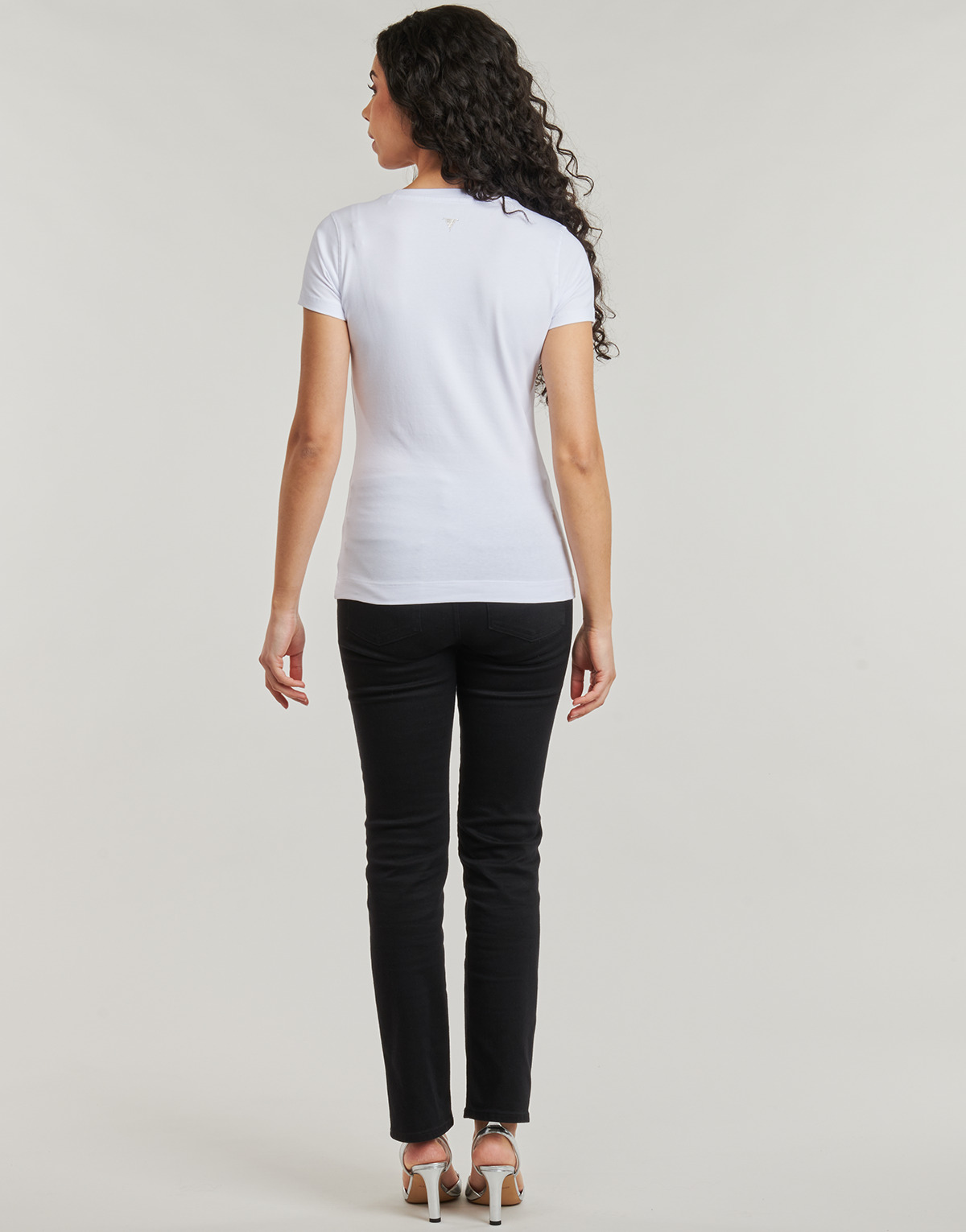 Guess Majice s kratkimi rokavi CN FLOWER TRIANGLE Guess