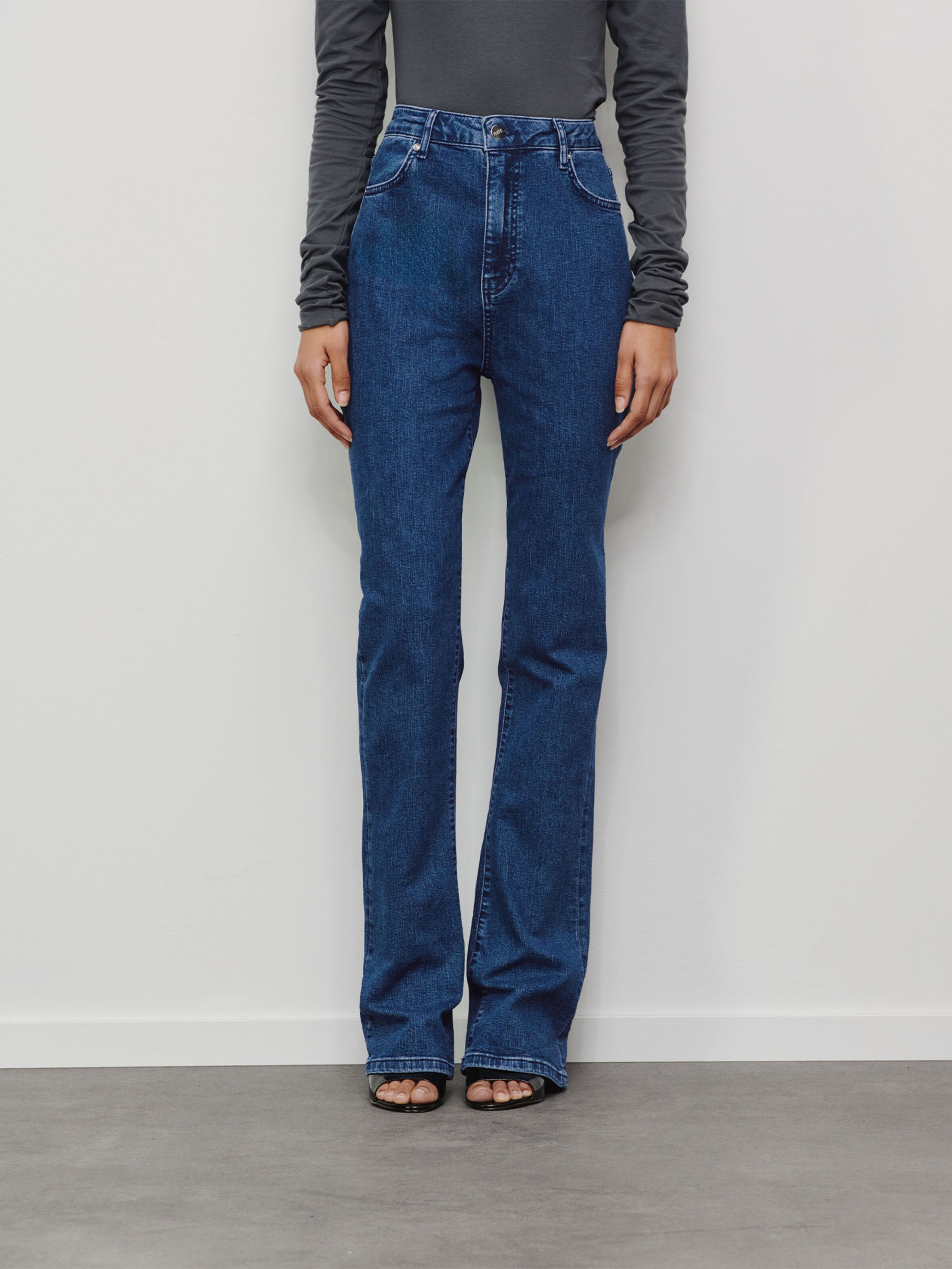 RÆRE by Lorena Rae Kavbojke temno modra