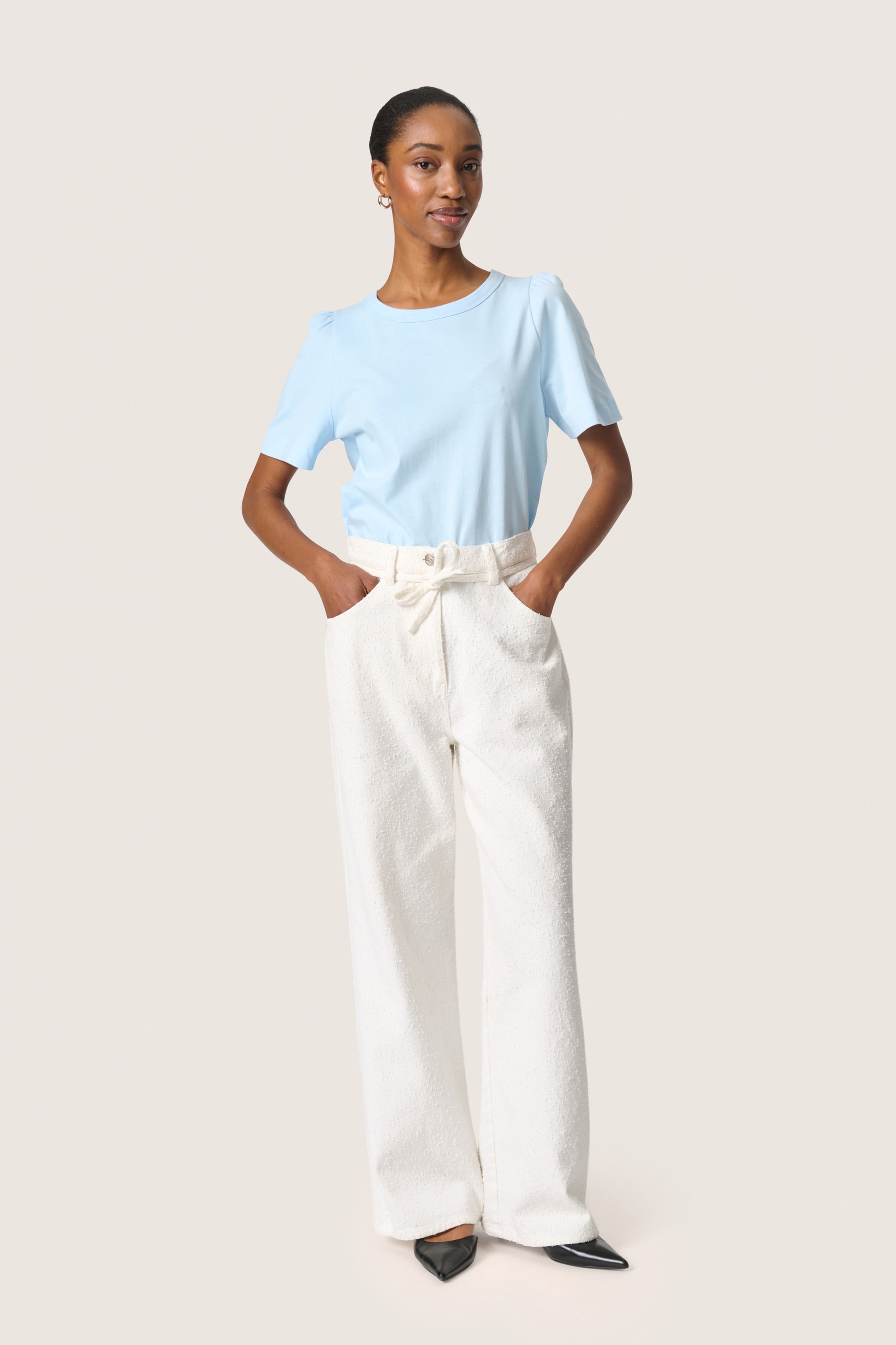 SOAKED IN LUXURY Majica 'Jina' nebeško modra