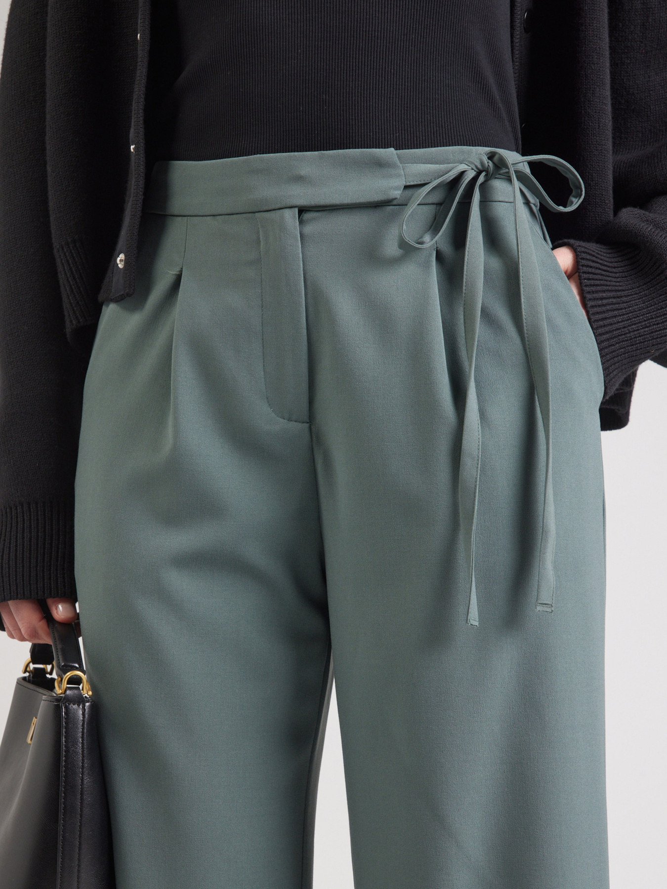 ABOUT YOU Hlače z naborki 'Gemma' zelena